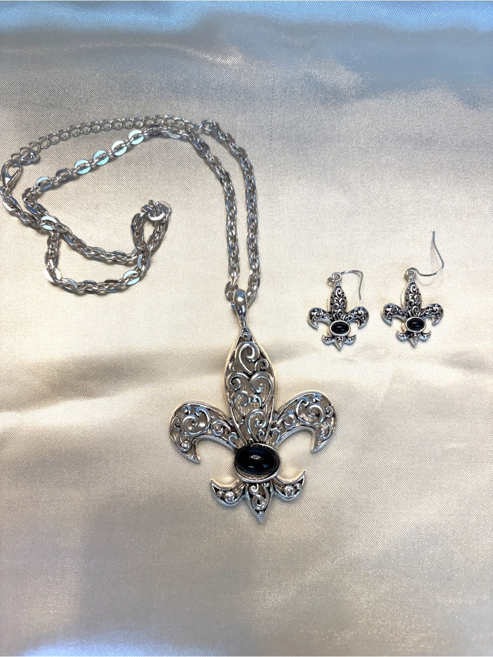 Silver-Tone Fleur-de-Lis Pendant Necklace & Earrings Set with Black Stone